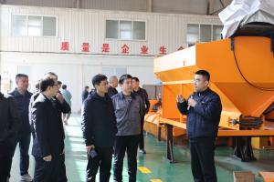 联合调研团深入乐玩体育在线集团调研冬季公路养护装备